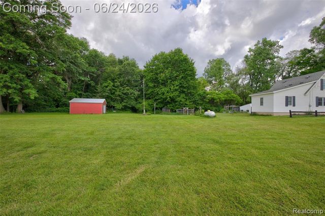13252 Dixie Highway, Holly, MI 48442