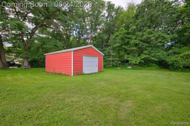 13252 Dixie Highway, Holly, MI 48442