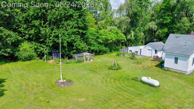 13252 Dixie Highway, Holly, MI 48442