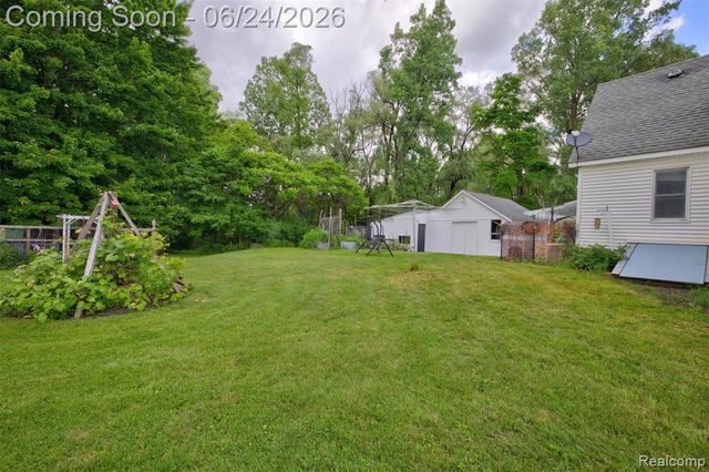 13252 Dixie Highway, Holly, MI 48442