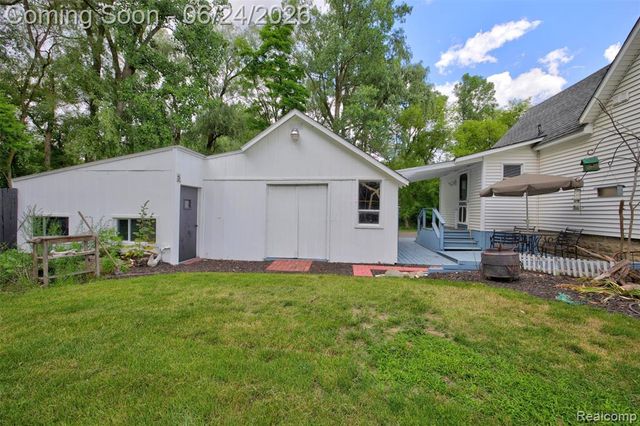 13252 Dixie Highway, Holly, MI 48442
