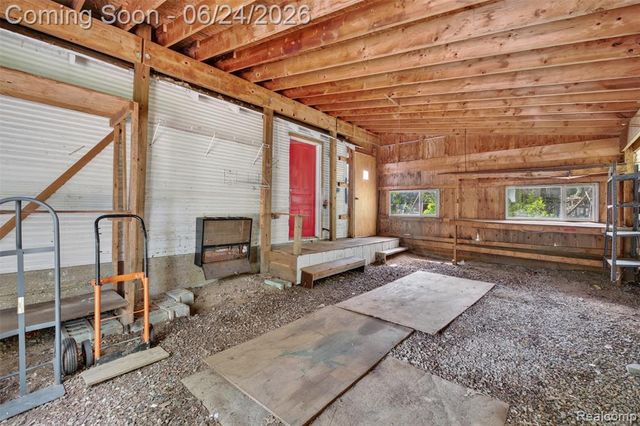 13252 Dixie Highway, Holly, MI 48442