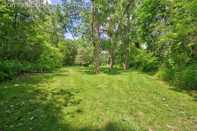 13252 Dixie Highway, Holly, MI 48442