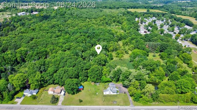 13252 Dixie Highway, Holly, MI 48442