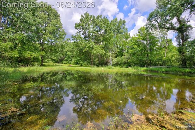 13252 Dixie Highway, Holly, MI 48442