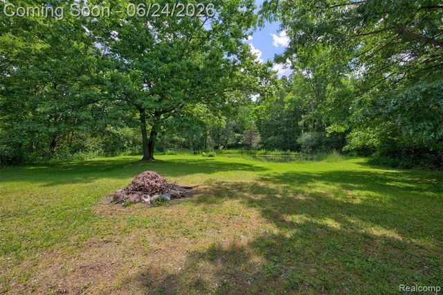 13252 Dixie Highway, Holly, MI 48442