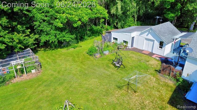 13252 Dixie Highway, Holly, MI 48442