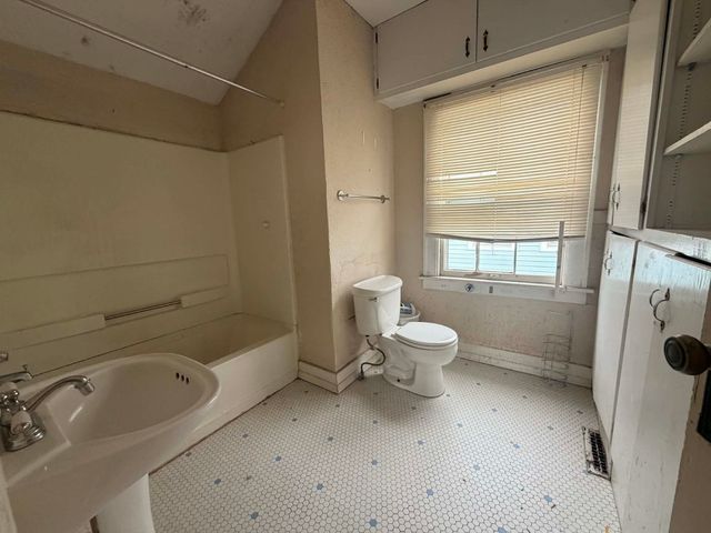 960 S 9th st, Salina, KS 67401