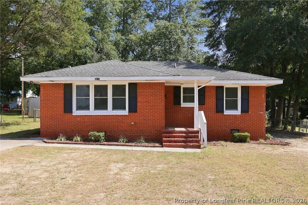 2072 Seneca Drive, Fayetteville, NC 28301 — exterior