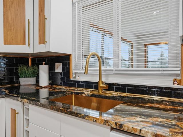 2864 Majestic Court, Troy, MI 48083