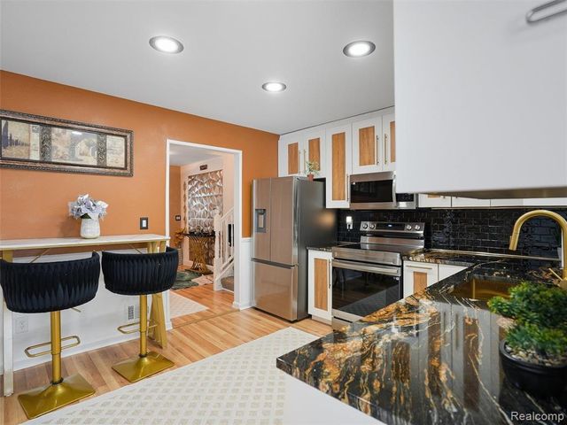 2864 Majestic Court, Troy, MI 48083