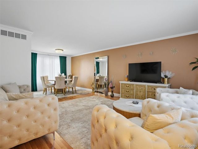 2864 Majestic Court, Troy, MI 48083