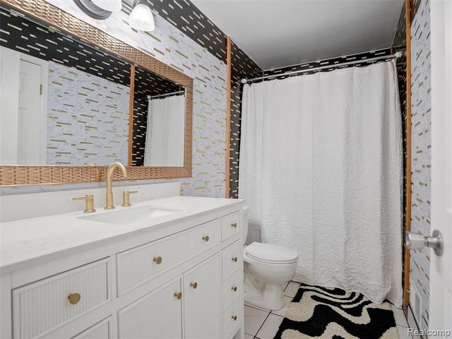 2864 Majestic Court, Troy, MI 48083