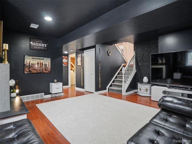 2864 Majestic Court, Troy, MI 48083