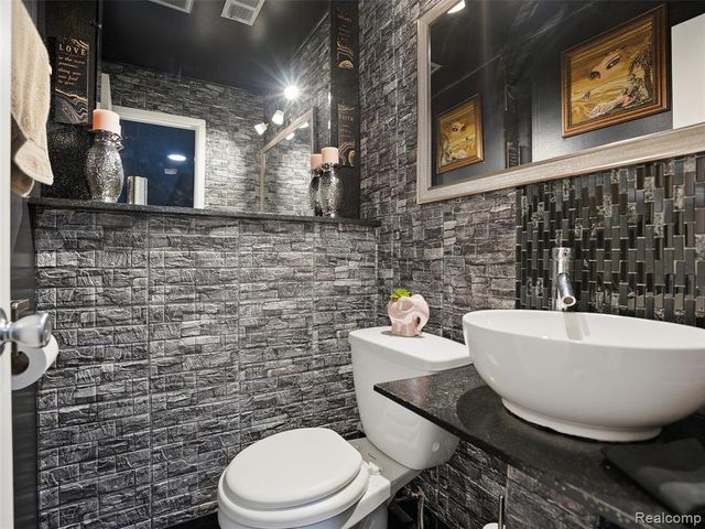 2864 Majestic Court, Troy, MI 48083