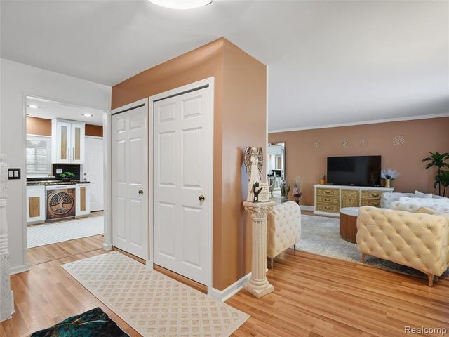 2864 Majestic Court, Troy, MI 48083