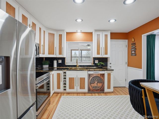 2864 Majestic Court, Troy, MI 48083