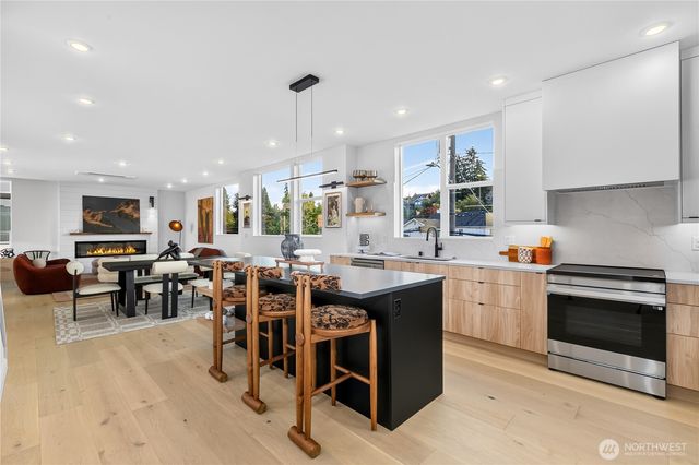 5013 Fauntleroy Way SW, Seattle, WA 98136