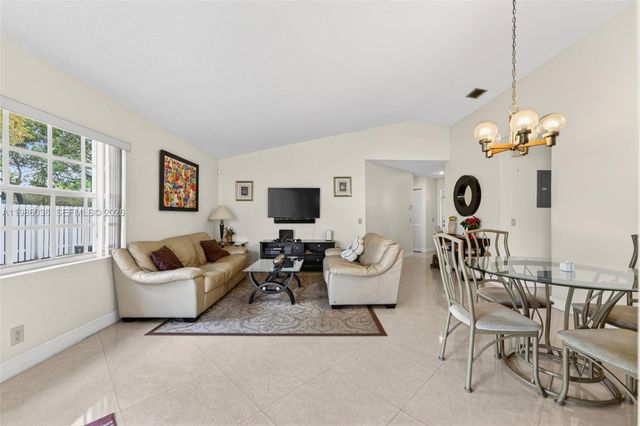 1495 Garden Rd, Weston, FL 33326