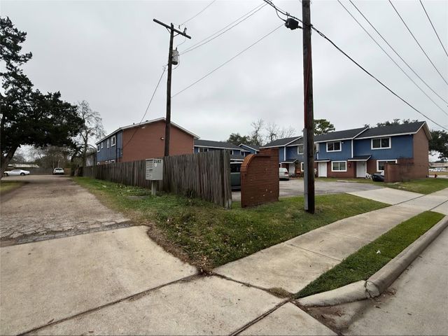 1904 Mustang Road, Alvin, TX 77511