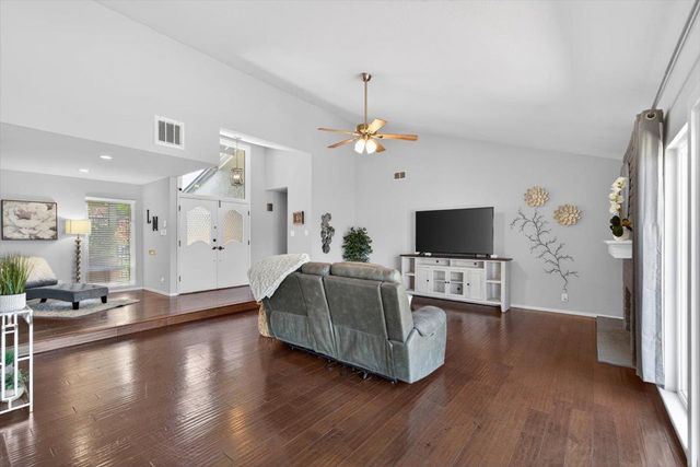 3861 Petersburg Cir, Stockton, CA 95219