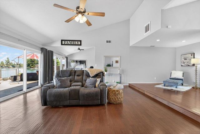 3861 Petersburg Cir, Stockton, CA 95219