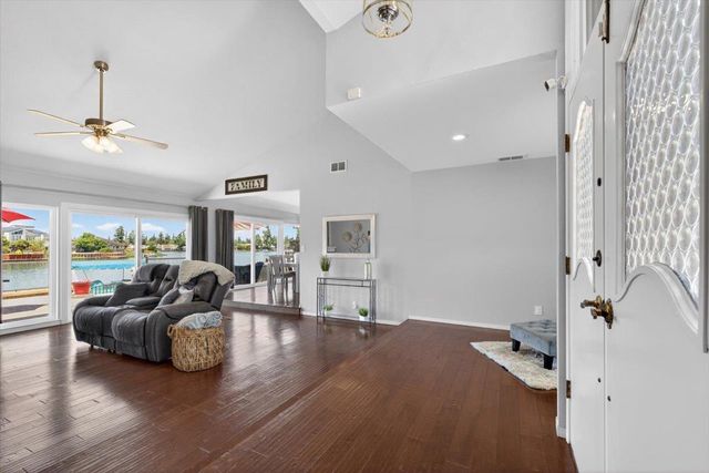 3861 Petersburg Cir, Stockton, CA 95219