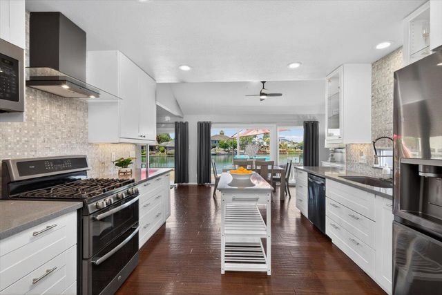 3861 Petersburg Cir, Stockton, CA 95219