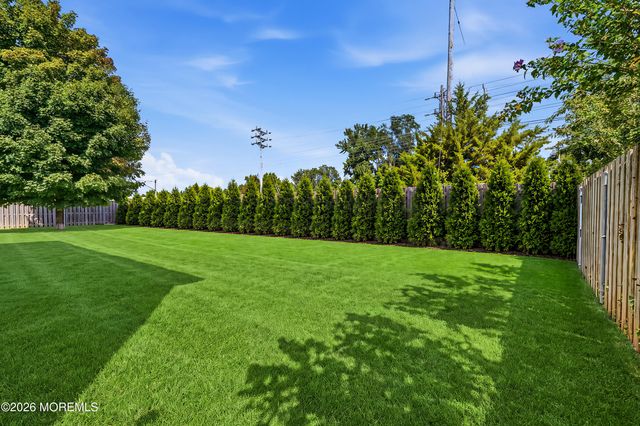 119 Court Drive, Shrewsbury Boro, NJ 07702