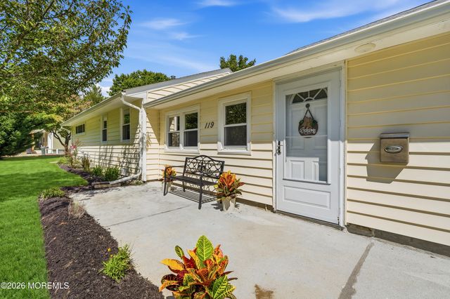 119 Court Drive, Shrewsbury Boro, NJ 07702