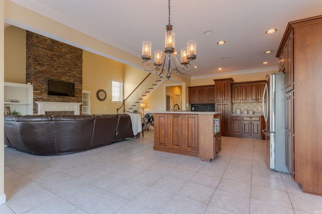 2800 Briarcliff Drive, Newburgh, IN 47630