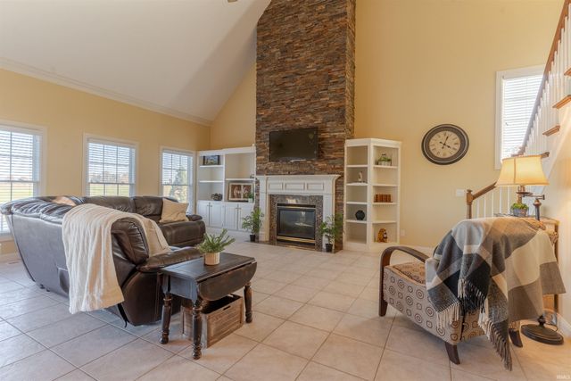 2800 Briarcliff Drive, Newburgh, IN 47630