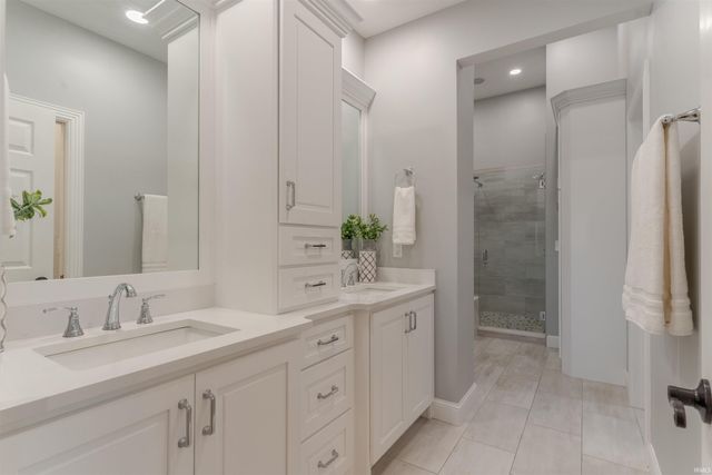 2800 Briarcliff Drive, Newburgh, IN 47630