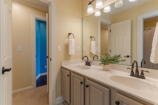 2800 Briarcliff Drive, Newburgh, IN 47630