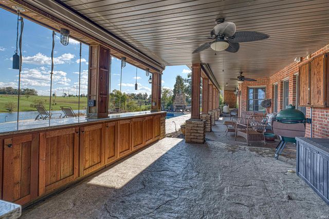 2800 Briarcliff Drive, Newburgh, IN 47630