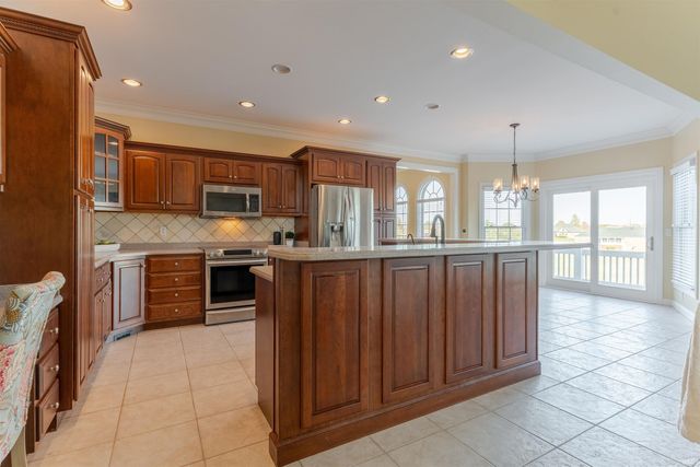 2800 Briarcliff Drive, Newburgh, IN 47630