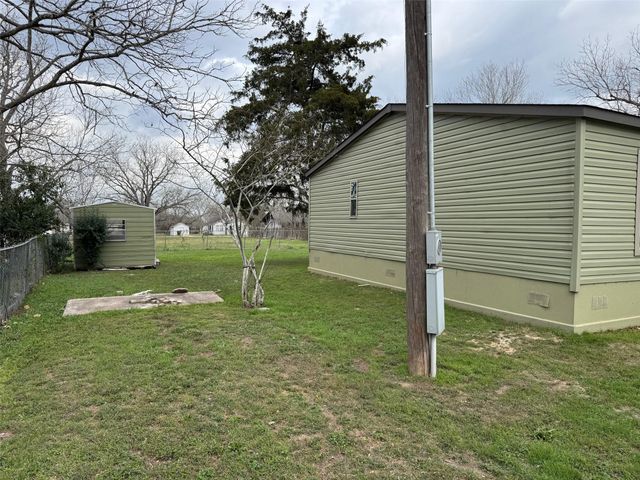 118 W 8th ST, Flatonia, TX 78941