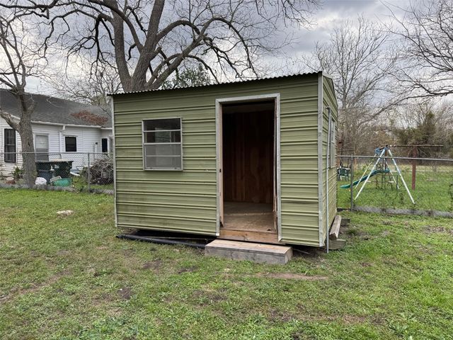 118 W 8th ST, Flatonia, TX 78941