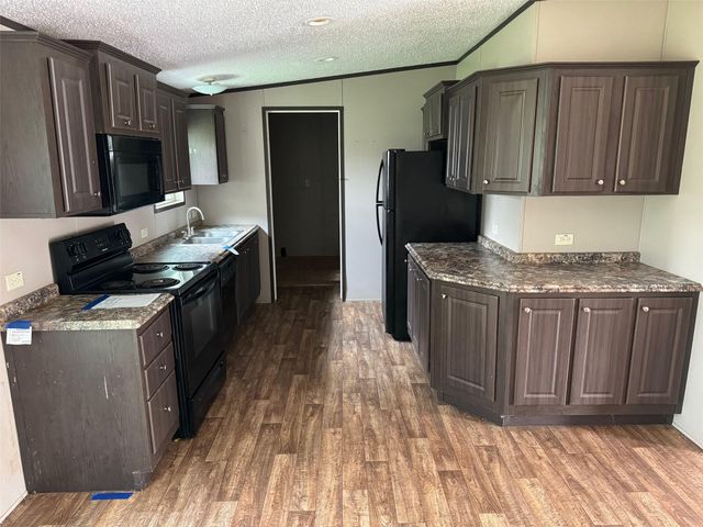 118 W 8th ST, Flatonia, TX 78941