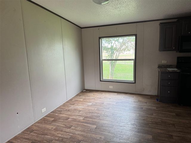 118 W 8th ST, Flatonia, TX 78941