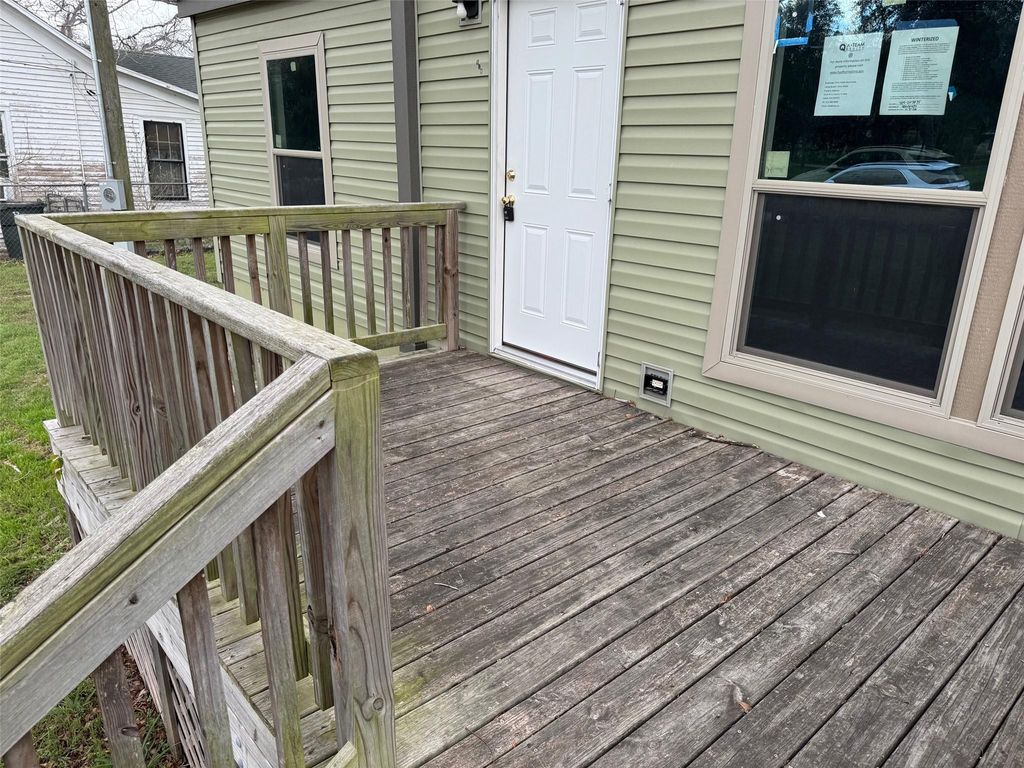 118 W 8th ST, Flatonia, TX 78941