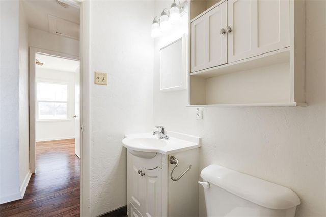 720 S Santa Fe Drive, Edmond, OK 73003