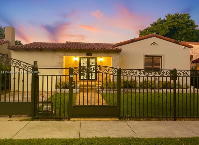 3069 SW 21st St, Miami, FL 33145