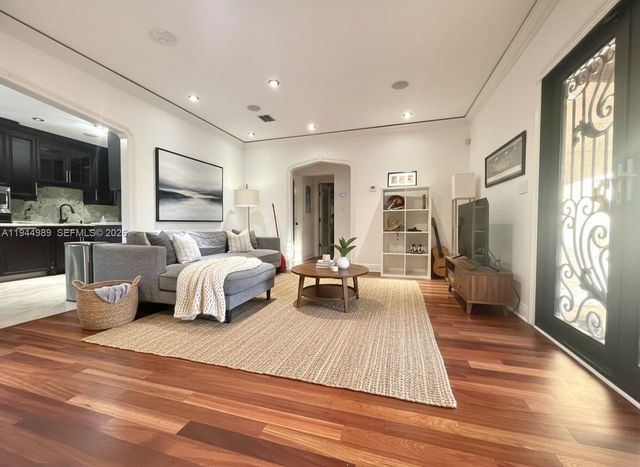 3069 SW 21st St, Miami, FL 33145