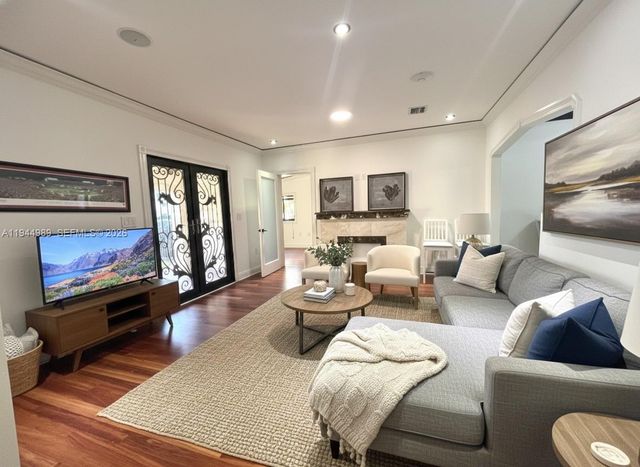 3069 SW 21st St, Miami, FL 33145