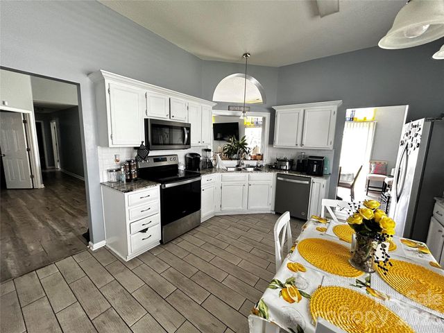10132 Ashley Farm Drive, Matthews, NC 28105