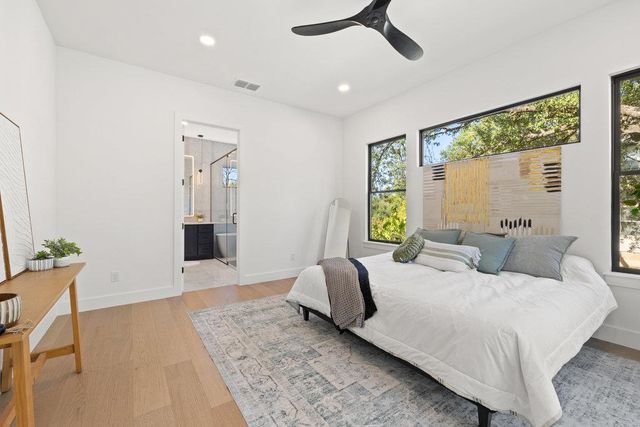 419 Hazeltine DR, Lakeway, TX 78734