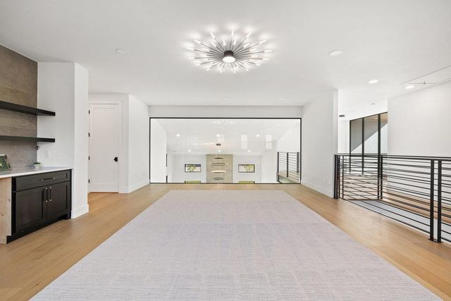 419 Hazeltine DR, Lakeway, TX 78734