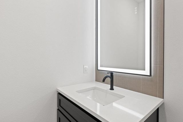 419 Hazeltine DR, Lakeway, TX 78734