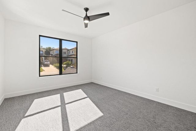 419 Hazeltine DR, Lakeway, TX 78734